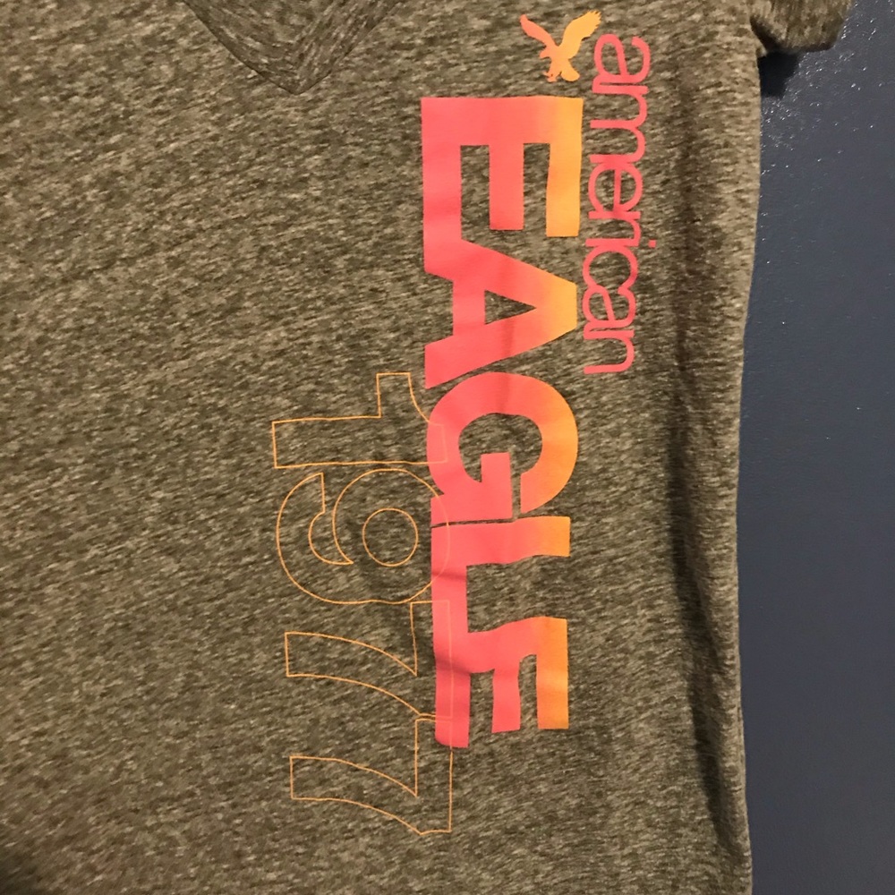 American Eagle tee shirt